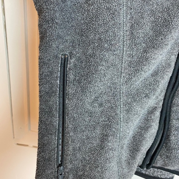 Gap dark grey fleece full zip vest size small - Picture 3 of 5